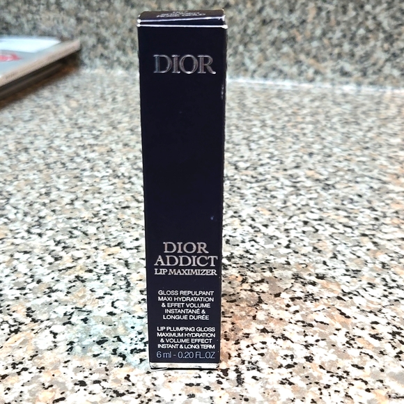 Dior Addict Lip Maximizer Shade is Shimmer Rose Gold 067. - Picture 4 of 6